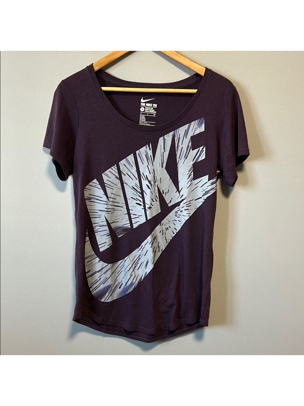 Nike Women's Graphic Tee